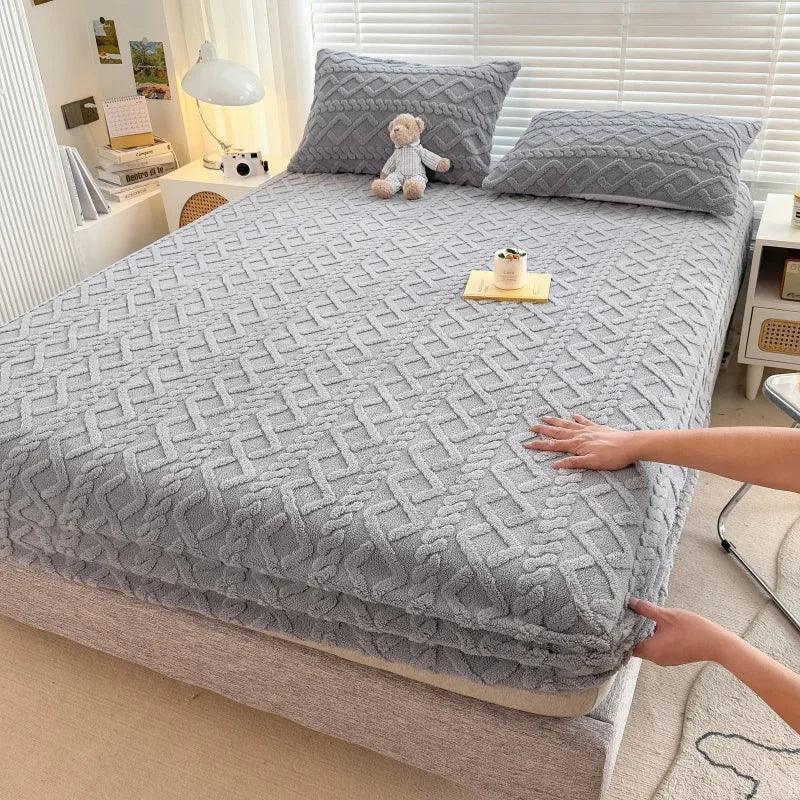 Jogo de Lençol + Fronhas Plush Nuvem - O Toque Aveludado e Conforto Inigualável que Você Merece!